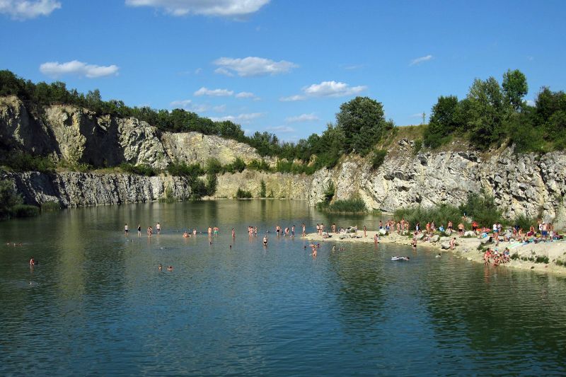 Janičův vrch zwemmen in voormalige steengroeve